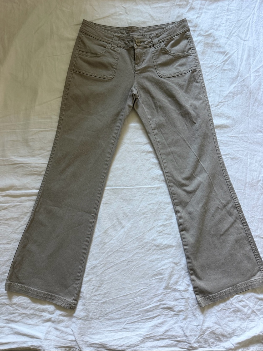 725 Original’s Low Waisted Flare Jeans in Light Taupe